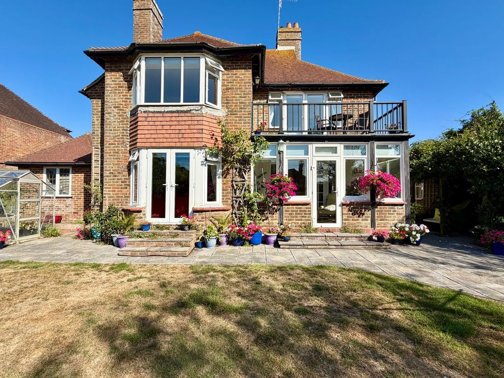 Property photo 2 of 28