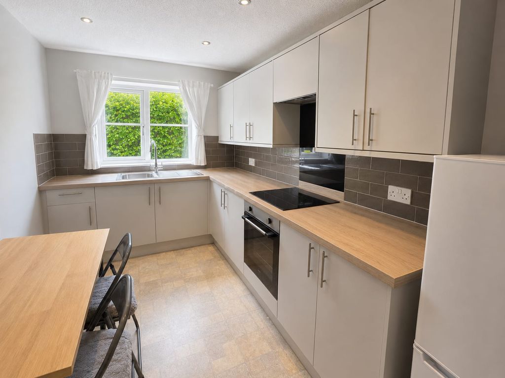 Property photo 3 of 6 Kitchen