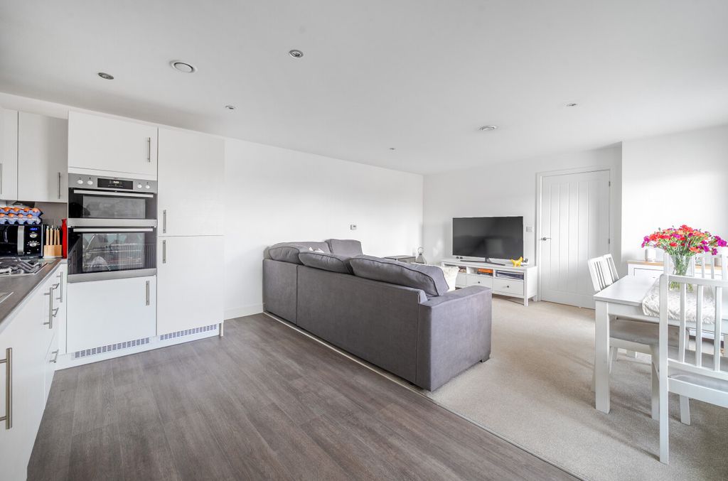 Property photo 2 of 14 1311257-8-6875158...