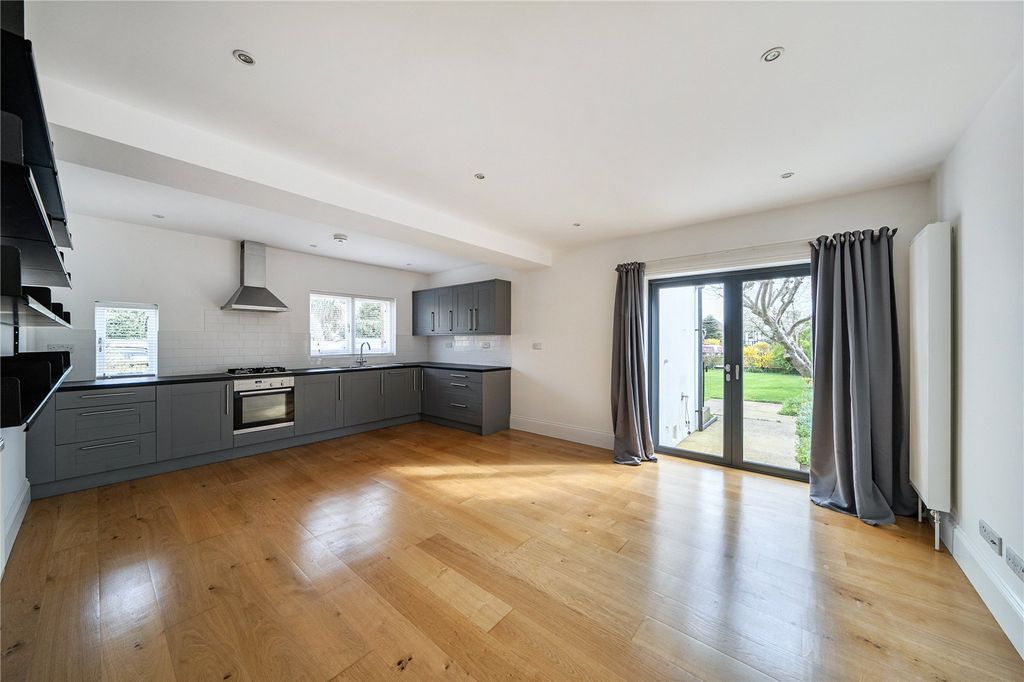 Property photo 2 of 24 Picture No. 27