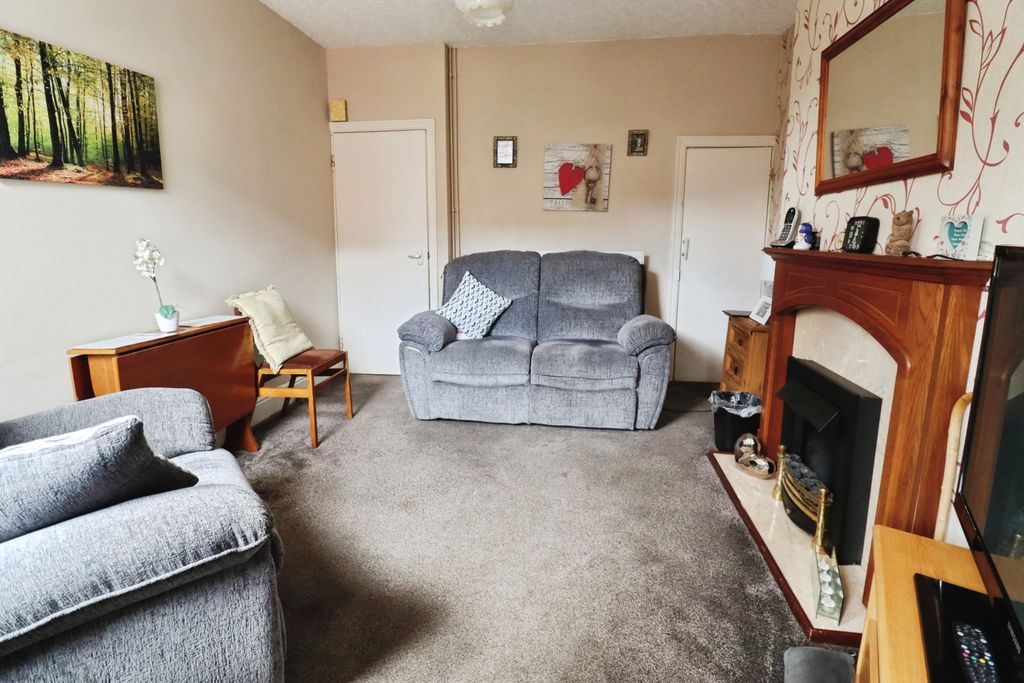 Property photo 3 of 11