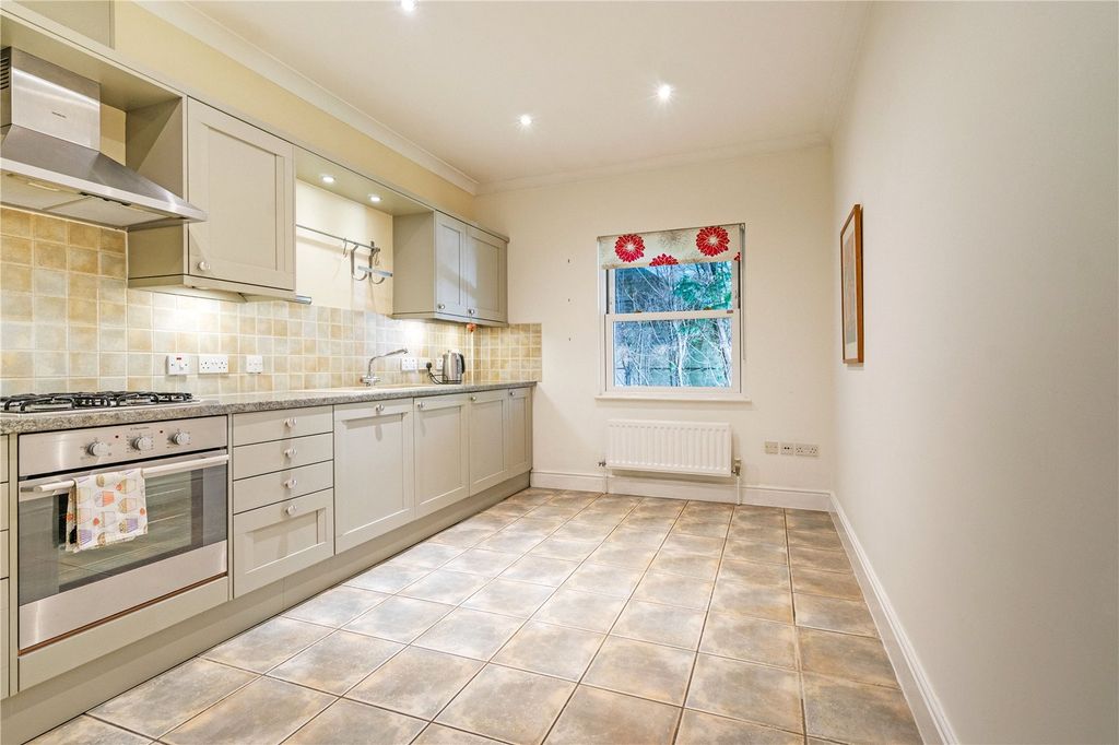 Property photo 3 of 15 Kitchen/Breakfast