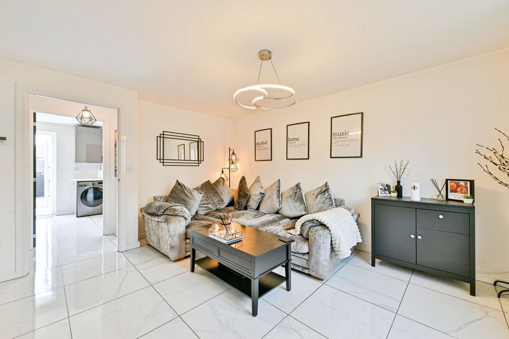 Property photo 3 of 18 Pbox-Img.Jpg