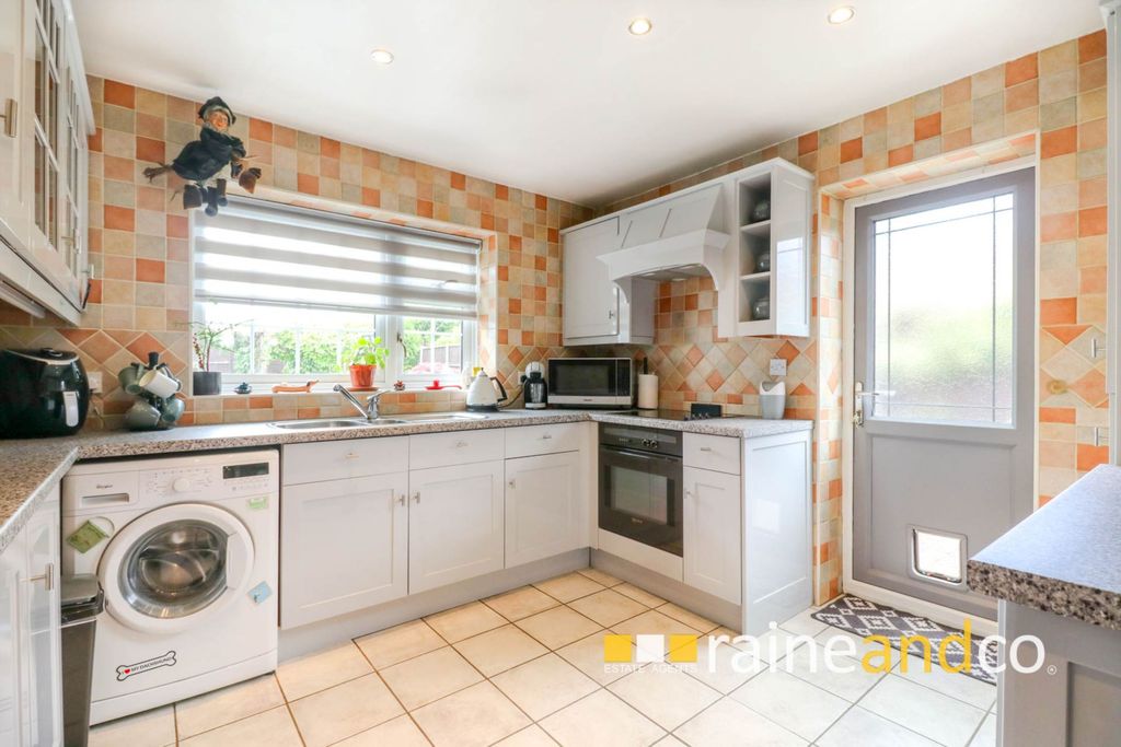 Property photo 2 of 30