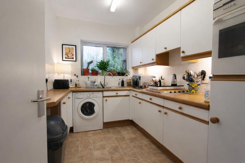 Property photo 3 of 9 Kit.Jpg