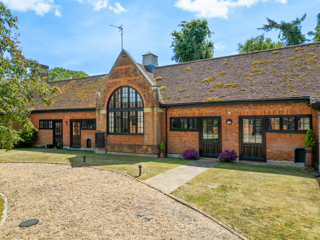 Property photo 1 of 36 The Courtyard, Liscombe Park, Soulbury, Lu7