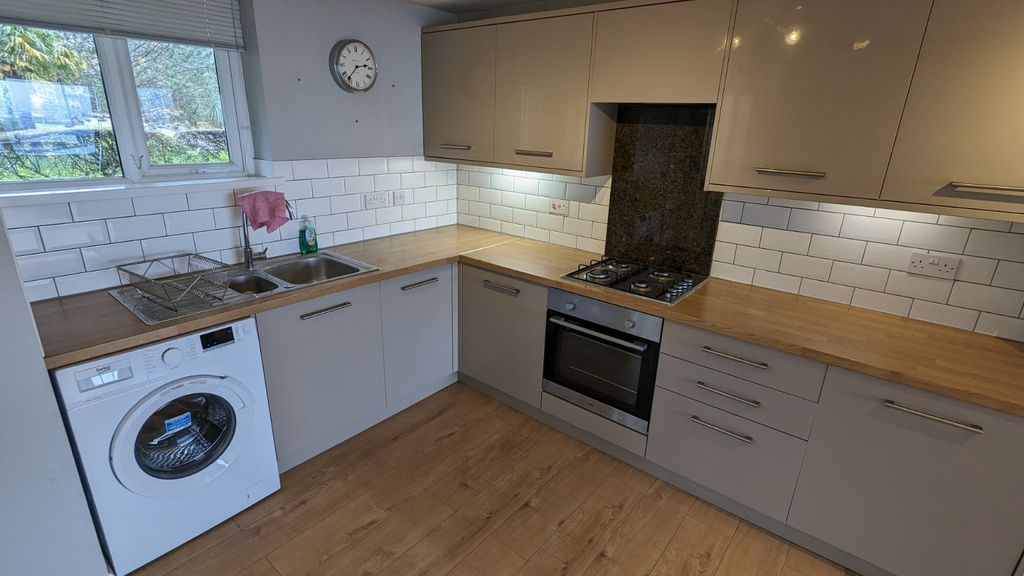 Additional image 10 of 2 bed flat to rentDyfed, Penarth CF64