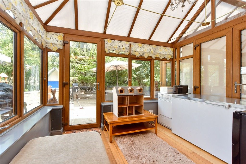 Property photo 2 of 15 Conservatory 1