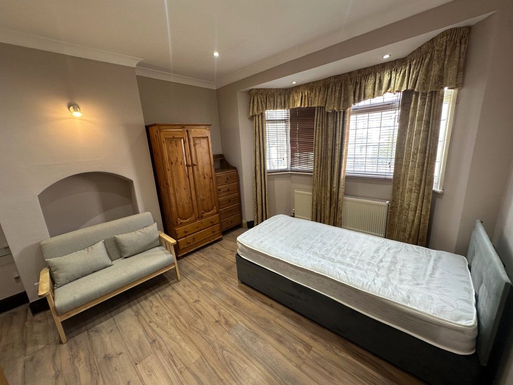 Property photo 1 of 8 Spacious Bedroom With Sofa And Classic Bay Window...