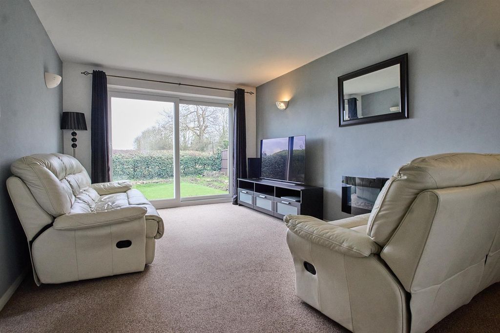 Property photo 2 of 7 Sutton Close 3.Jpg