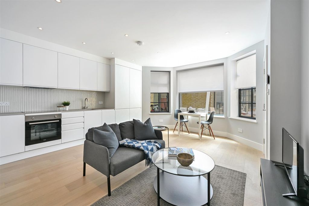 Property photo 1 of 7 Caxton Gate