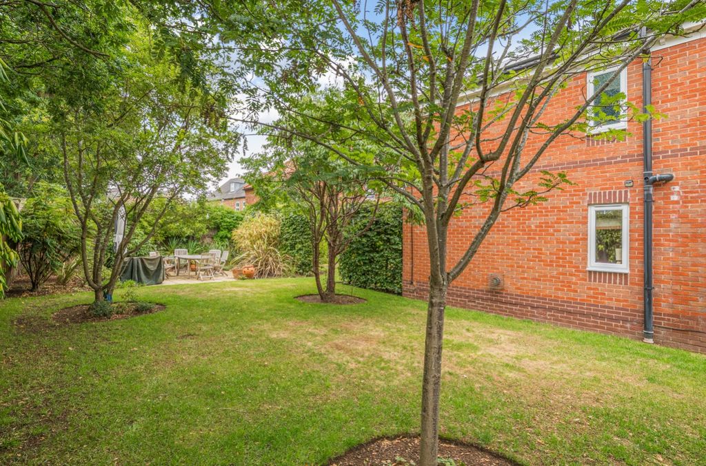 Property photo 3 of 24 1328956-3-68816ce252777