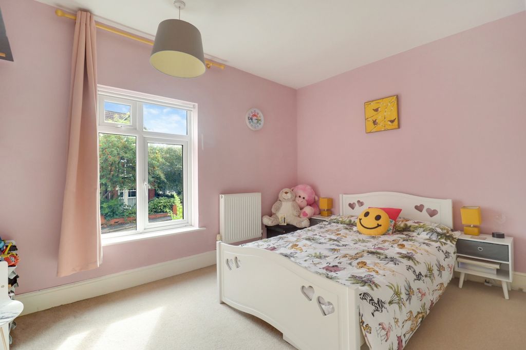 Property photo 2 of 15 Bedroom