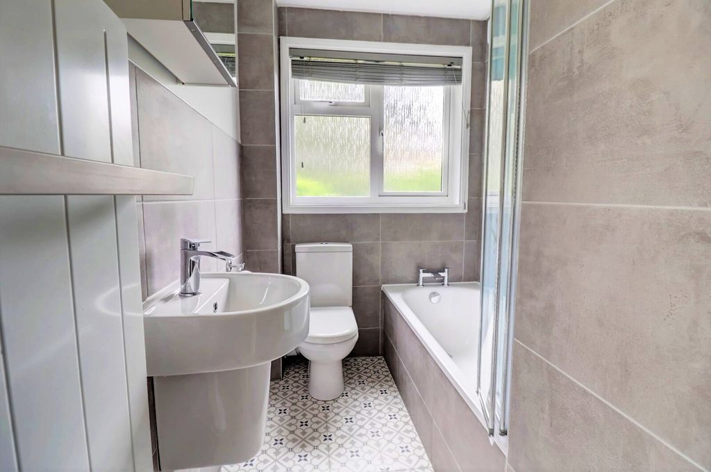 Property photo 3 of 10 Picture No. 05