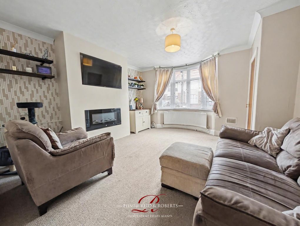 Property photo 3 of 17 Living Room