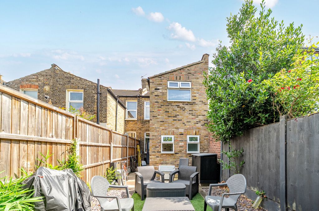 Property photo 3 of 16 1326425-14-687646...
