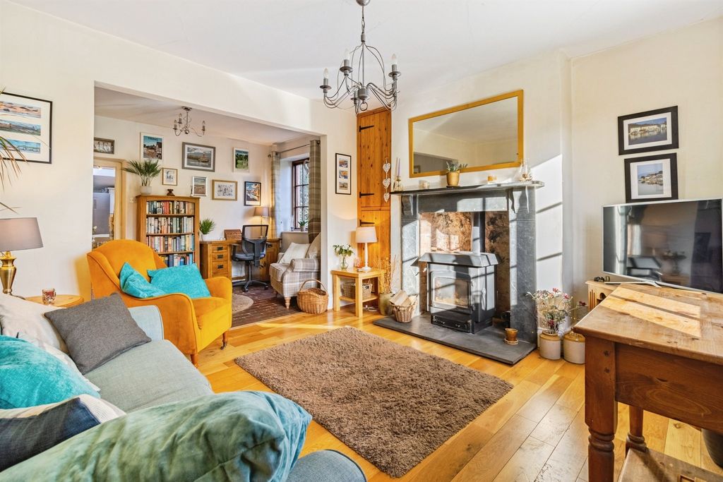 Property photo 3 of 27