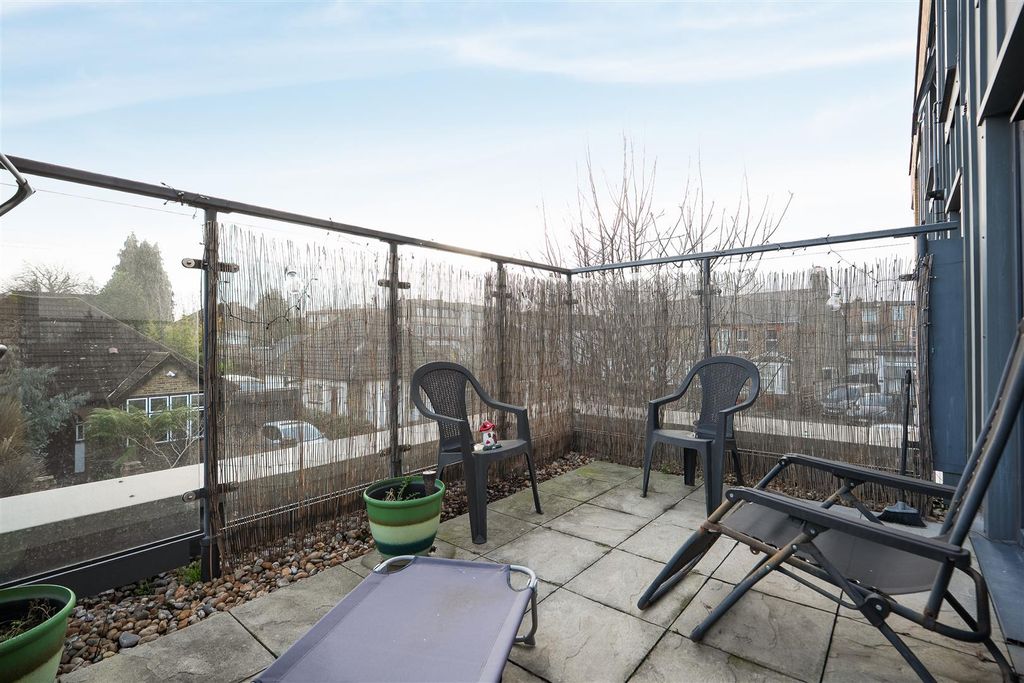 Property photo 3 of 11 Balcony