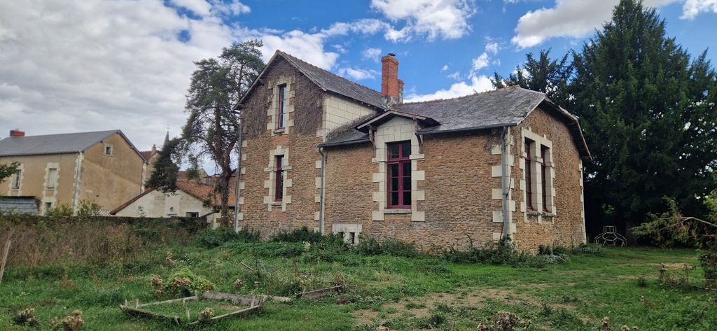 Property photo 1 of 24 Character House 3 Bedrooms - Outbuilding - Park