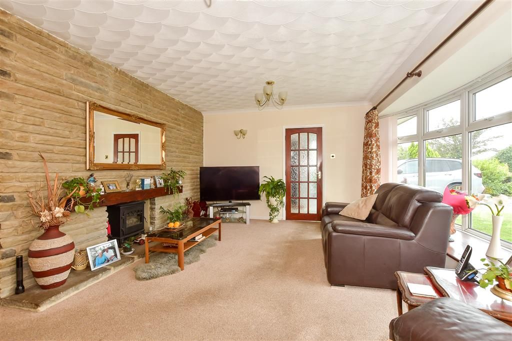 Property photo 3 of 12 Lounge