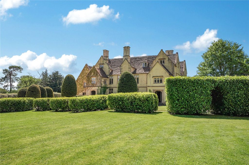 Property photo 2 of 23 Front Garden