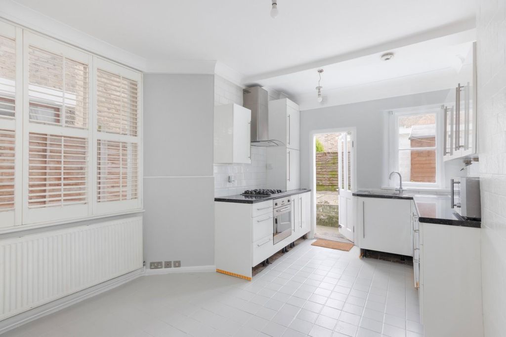 Property photo 1 of 8 Percy Road 26 Ph5.Jpg
