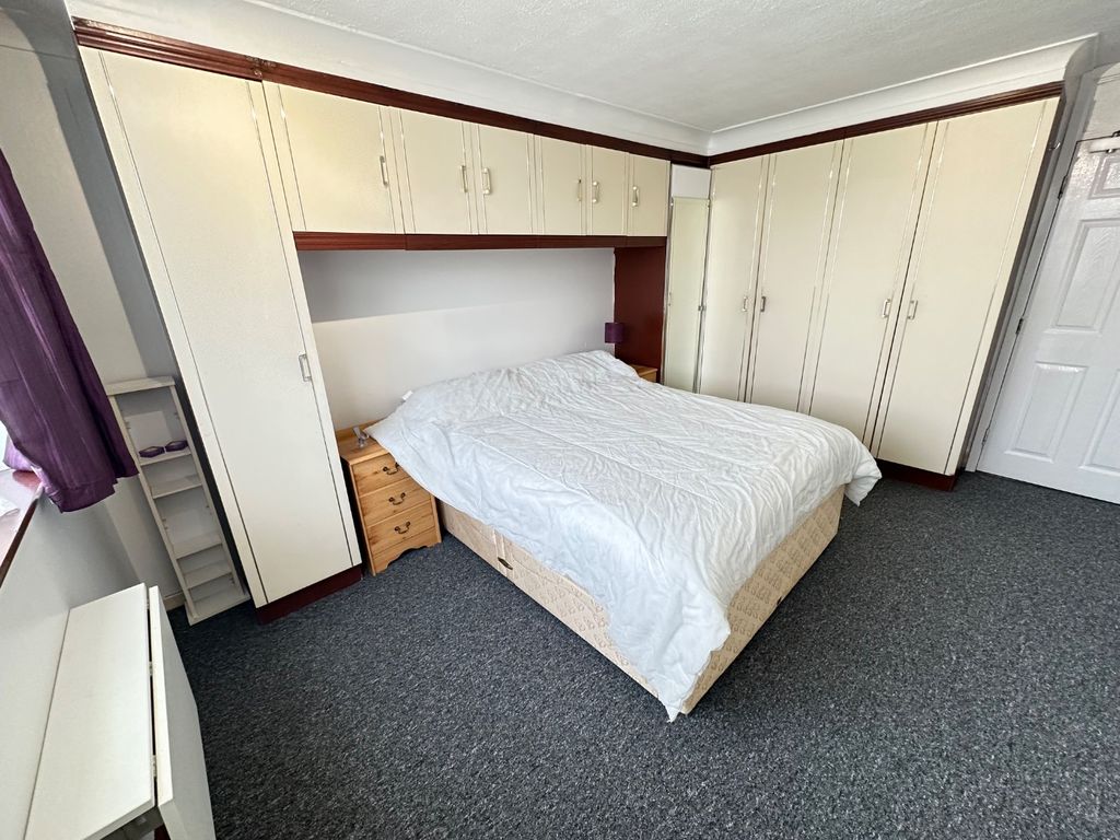 Property photo 2 of 9 3882231