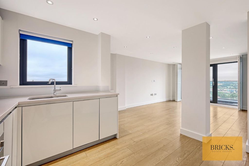 Property photo 2 of 22