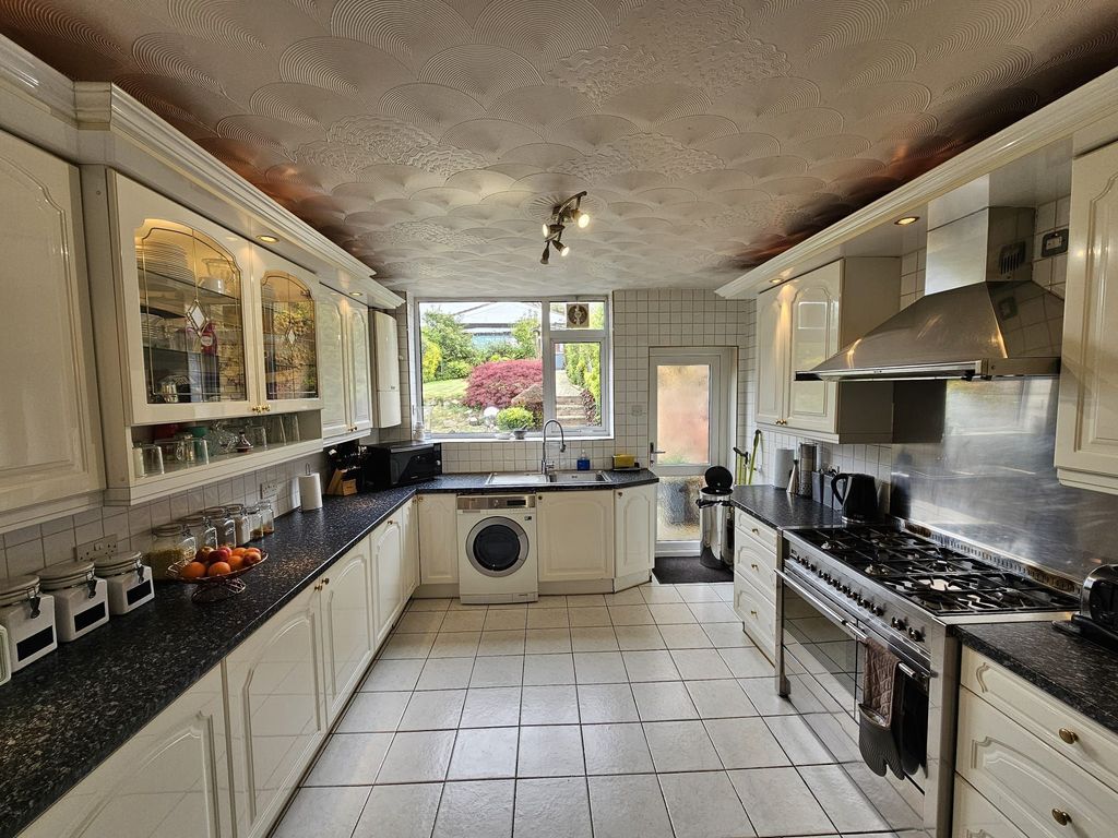 Property photo 2 of 20 Kitchen