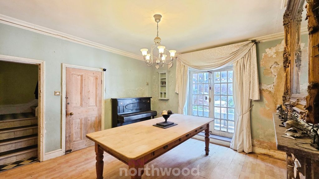 Property photo 3 of 33