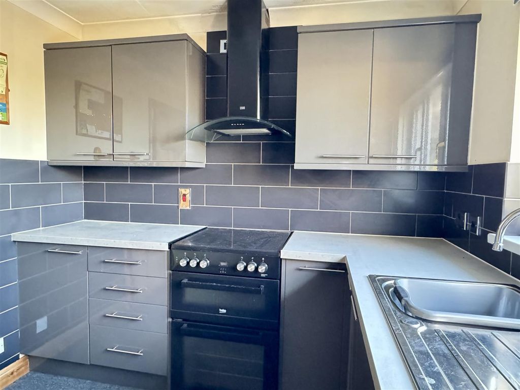 Property photo 3 of 26 Kitchen