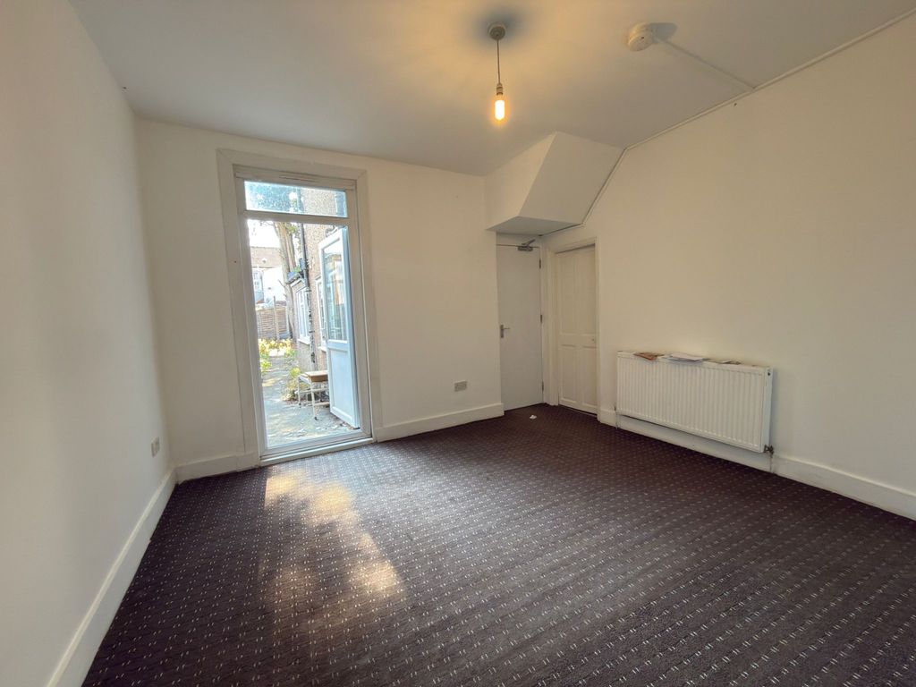 Property photo 2 of 7 Gallery