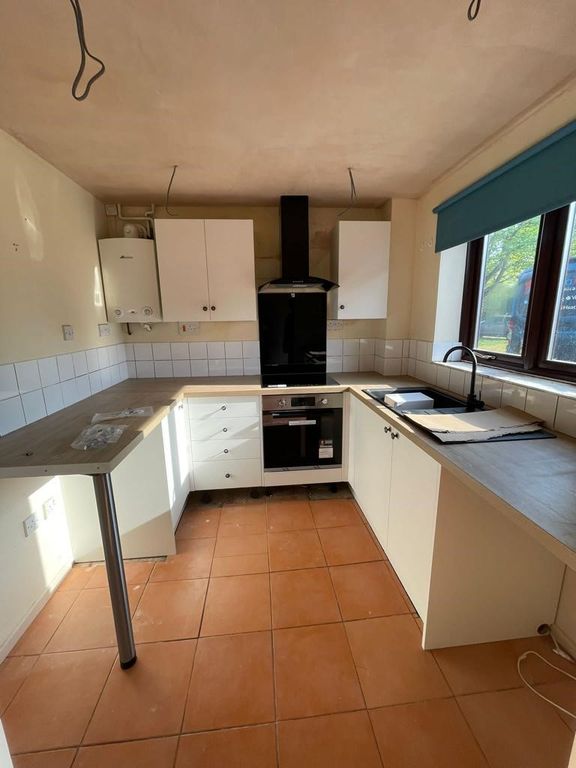 Property photo 2 of 7 Kitchen