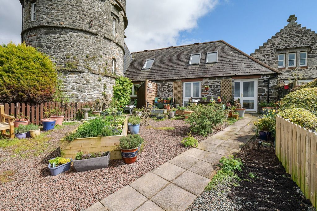 Property photo 1 of 28
