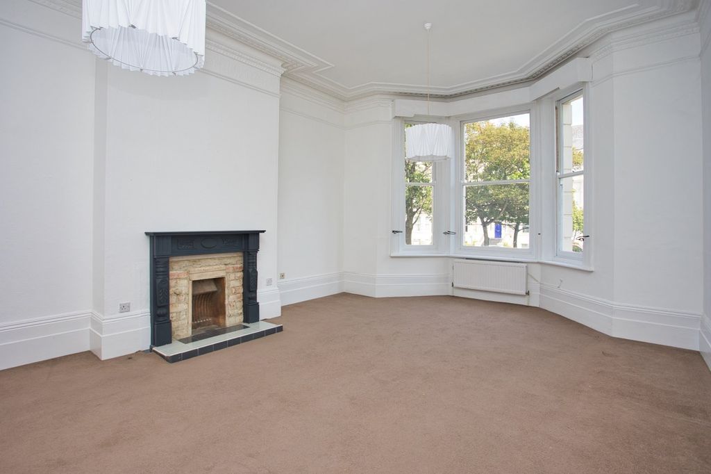 Property photo 2 of 8 Picture 2