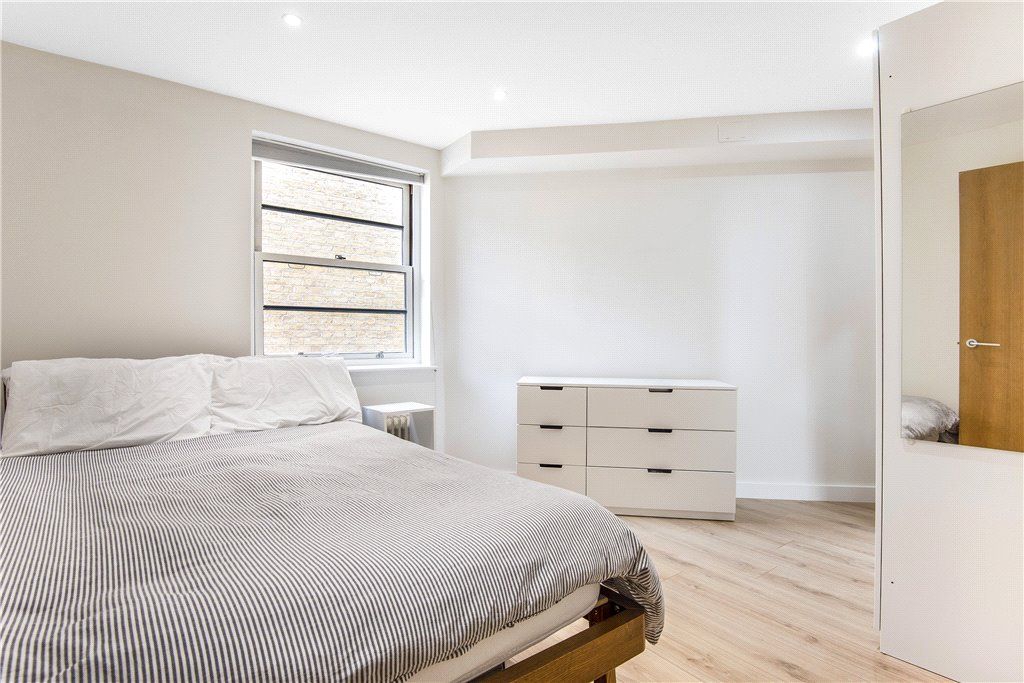 Property photo 3 of 10 Bedroom