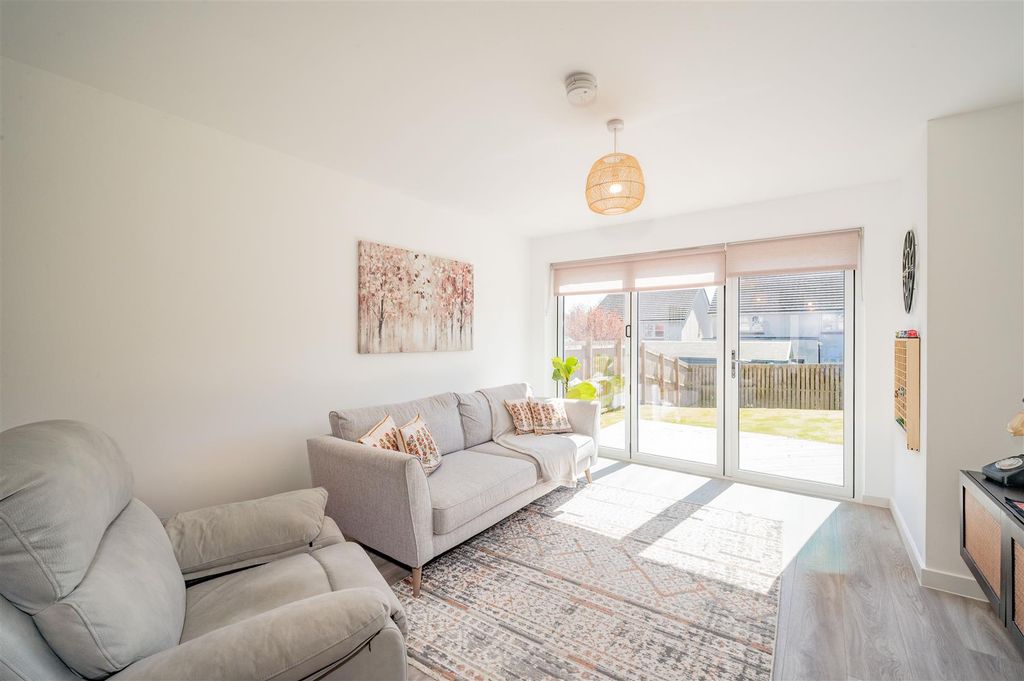 Property photo 3 of 21 15 Adam Crescent Dundee-1.Jpg