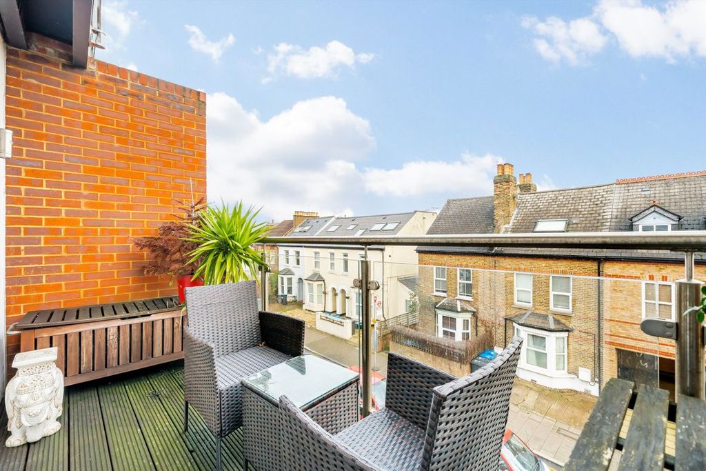 Property photo 3 of 6