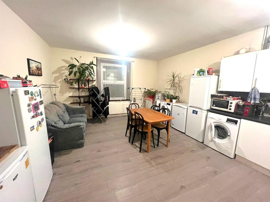 Property photo 2 of 8 Kitchen.Jpg