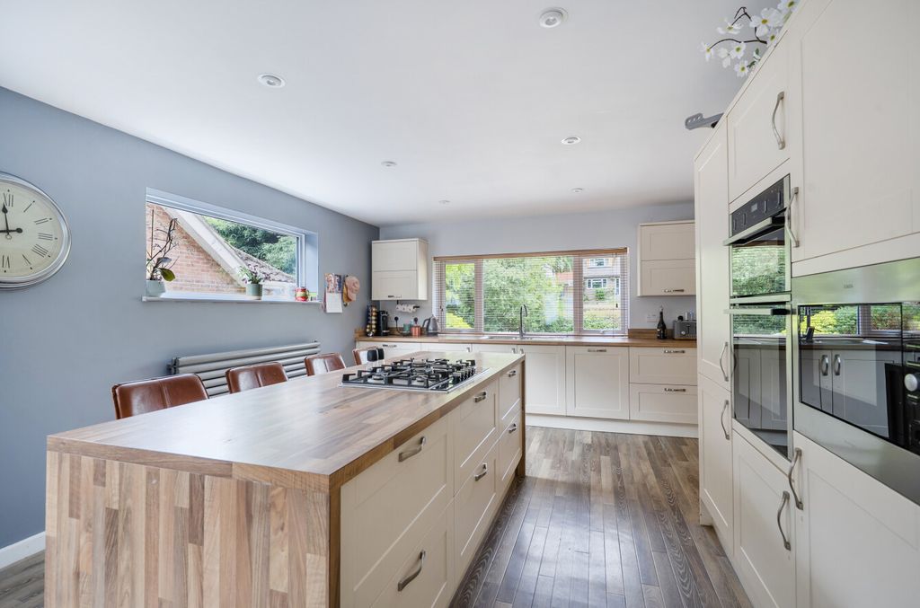 Property photo 3 of 13 1467811-25-6A1d74...