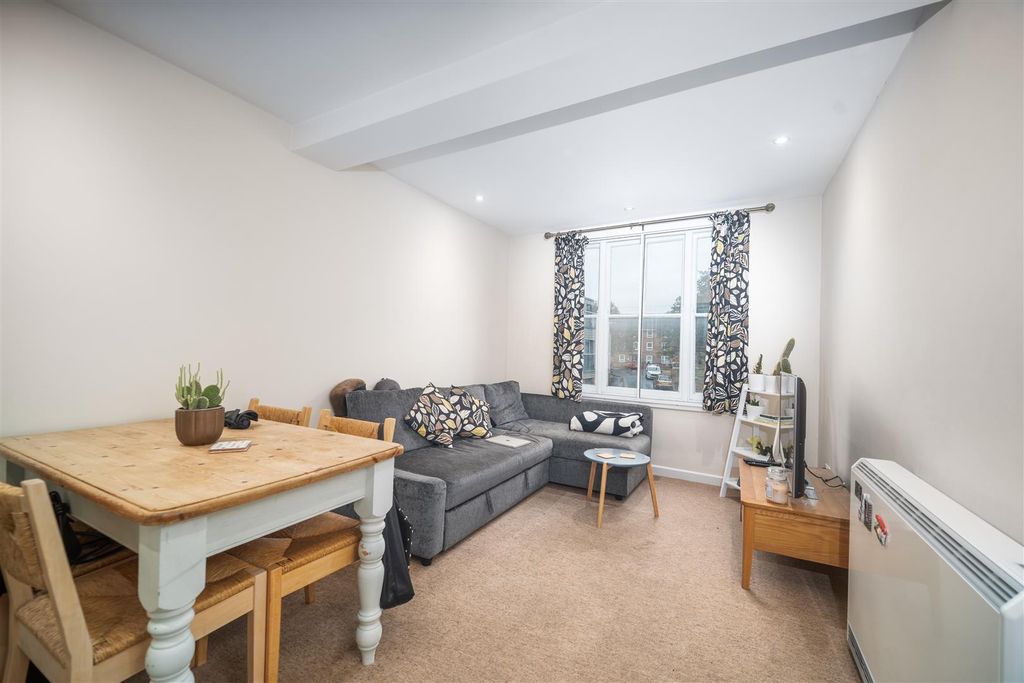 Property photo 3 of 12 Lounge/Diner