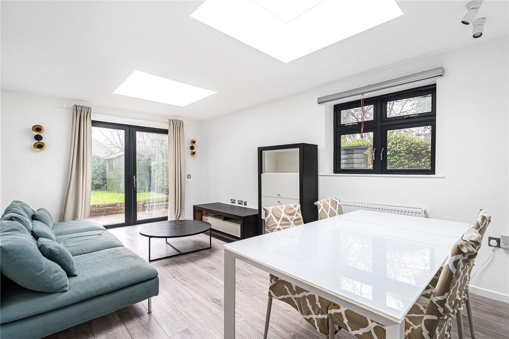 Property photo 3 of 20 Living Room