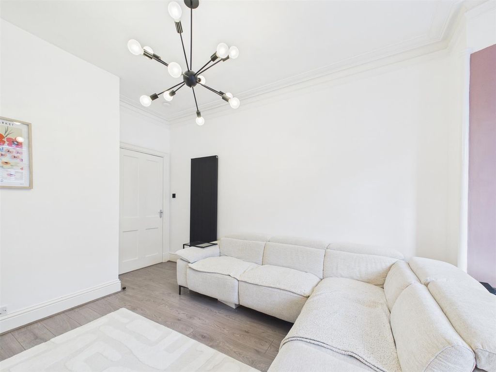 Property photo 2 of 16 Cam01486G0-Pr0994-Still004.Jpg