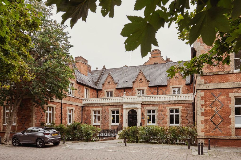 Property photo 1 of 11 Ritson Road, E8