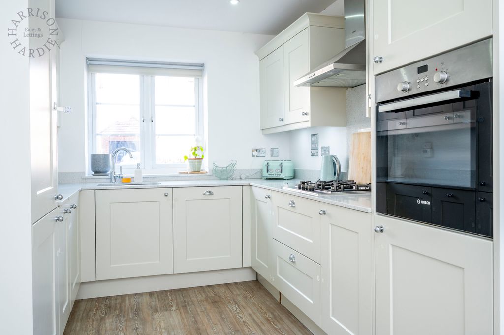 Property photo 3 of 12 Kitchen
