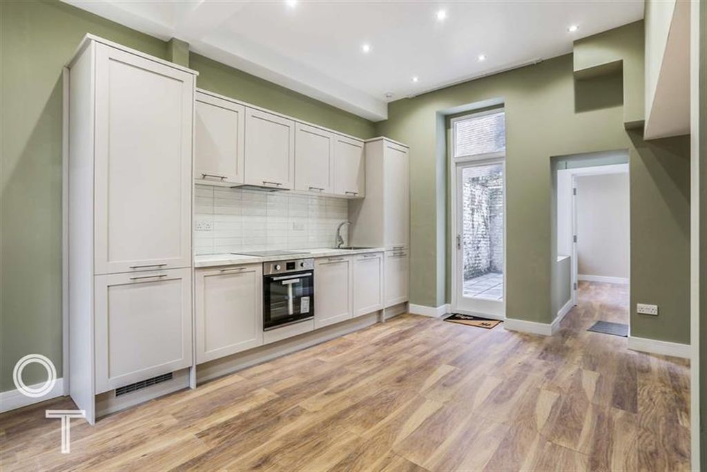 Property photo 1 of 14 Kitchen/Reception (Main)