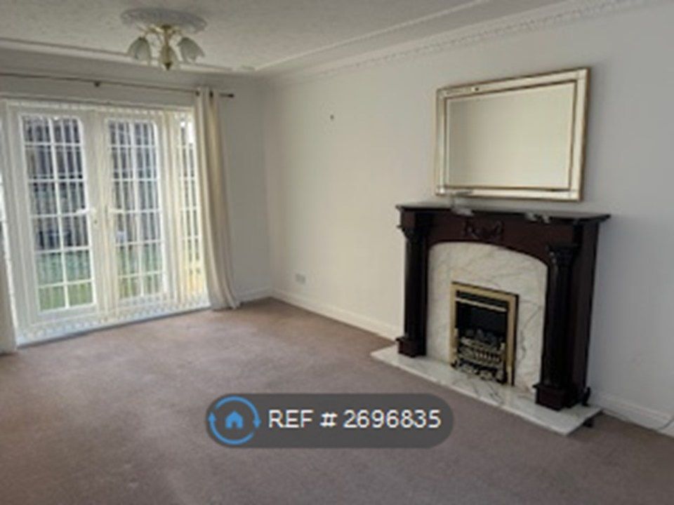 Property photo 2 of 11 Lounge