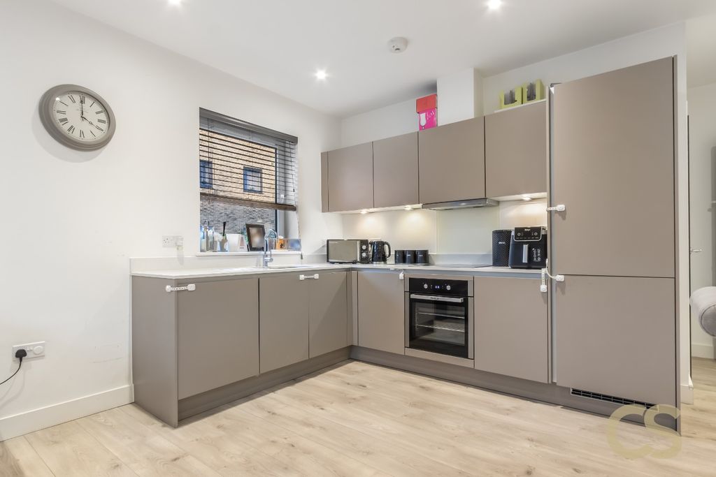 Property photo 3 of 16 4825395