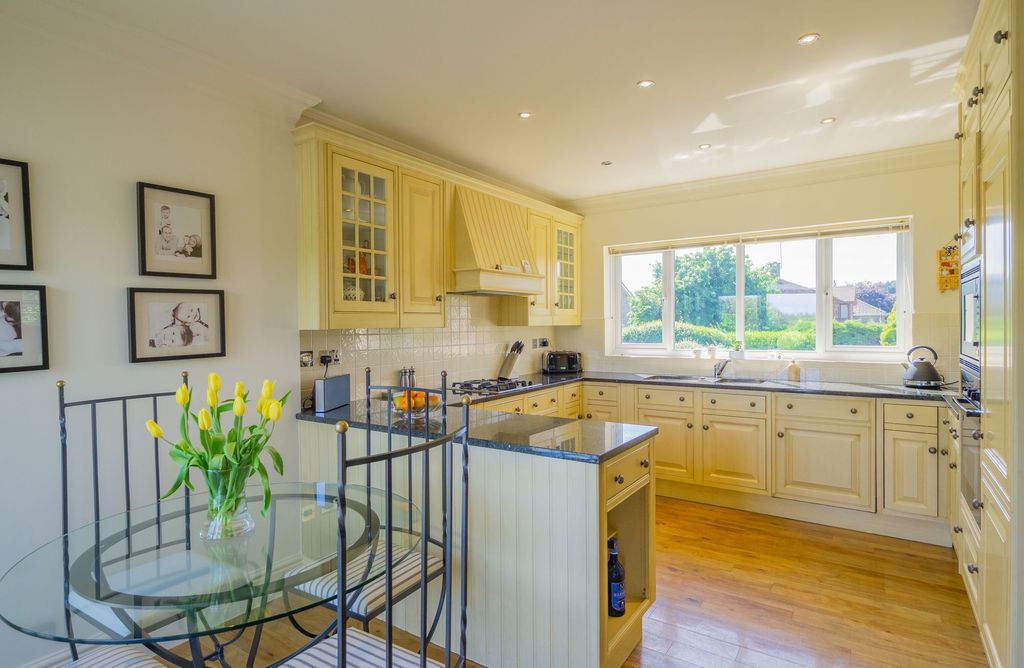 Property photo 3 of 28 P041696_03.Jpg