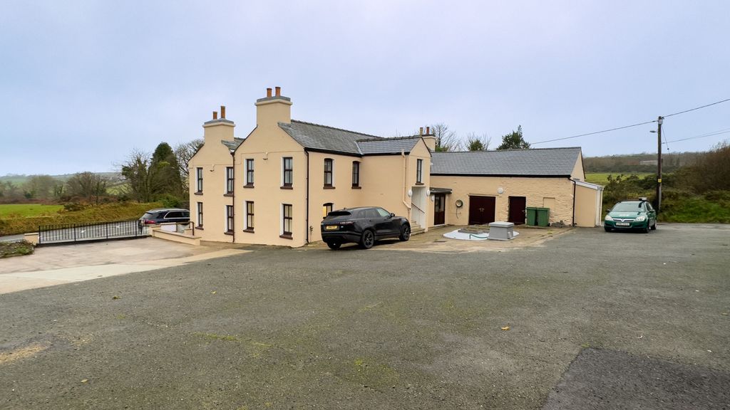 Property photo 2 of 8